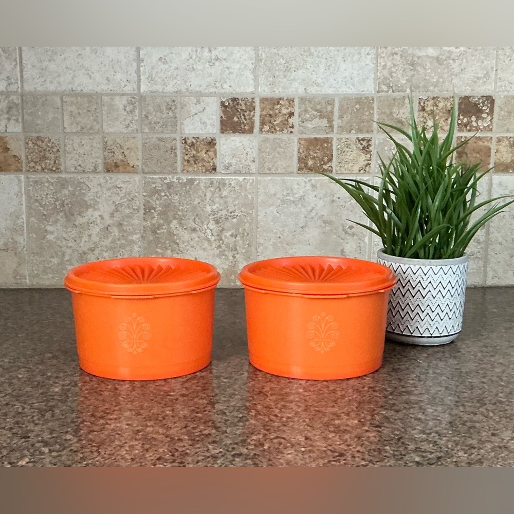 2 Vintage Tupperware Canisters Servalier  1298-15 & 1298-16 With 810 Lids Orange